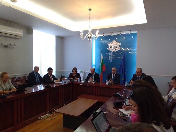 Изготвянето на механизъм за остойностяване на лекарския и сестринския труд