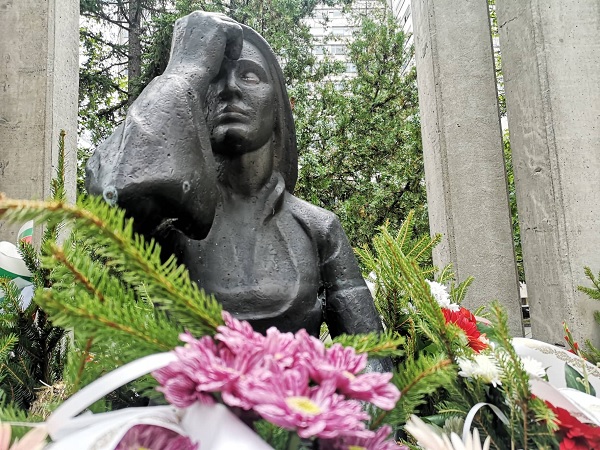 С едноминутно мълчание пред Паметника на медицинските чинове загинали във