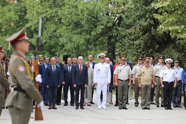 Ние се отнасяме с особено преклонение към този ден знаете