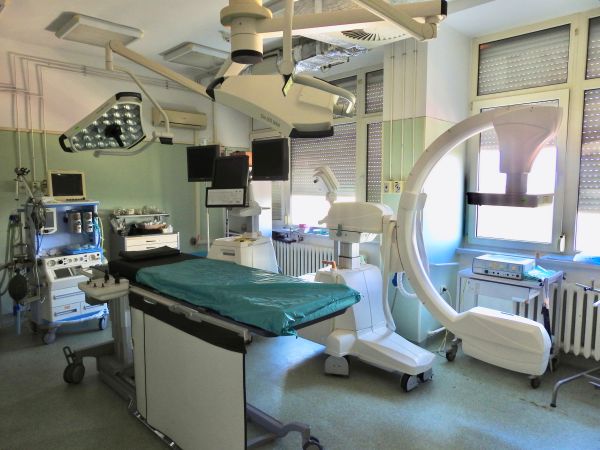 52 годишен мъж с надбъбречна аневризма и опасност за живота бе