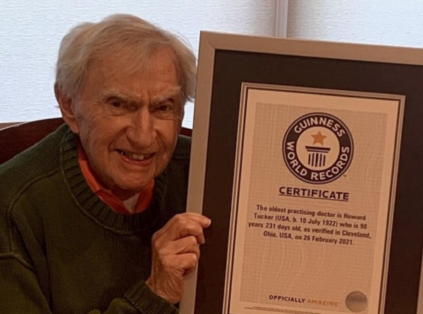 100-годишният невролог Хауръд Тъкър е категоричен, че пенсионирането е враг
