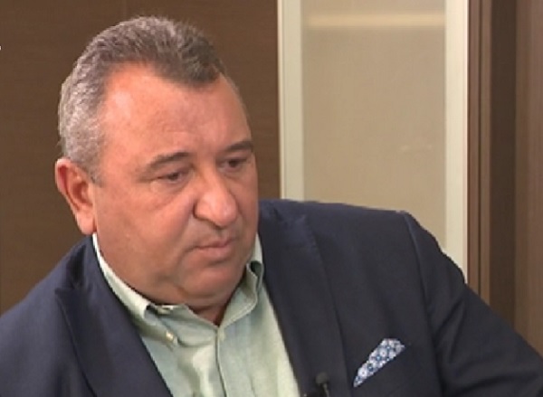 Основната причина поради която Пирогов изпитва затруднение в момента е