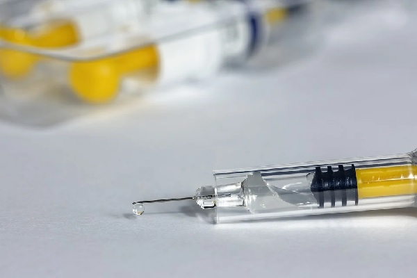 В момента се извършва паралелно снабдяване с противогрипни ваксини на
