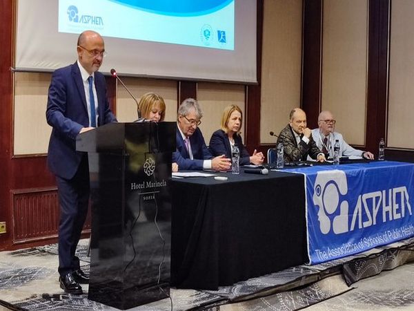 Чрез контрол над тютюнопушенето намаляване употребата на алкохол и нездравословни