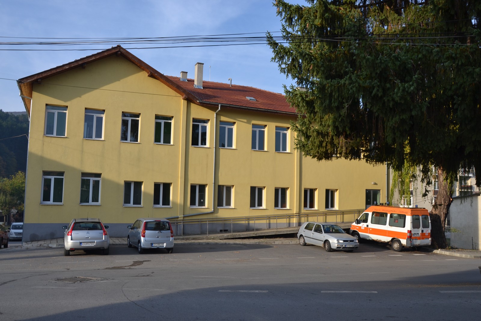 Отделението по вътрешни болести в Котел се мести в сградата