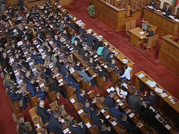 Доц. Тонев отново оглавява здравната комисия в парламента