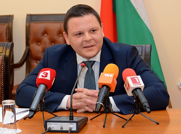 Вече има осигурени два екипажа от общо петима души както