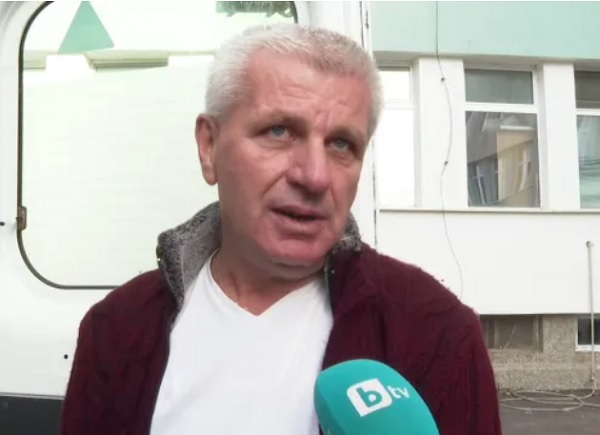 Фелдшер изроди бебе с двойно увита пъпна връв около вратлето в линейка