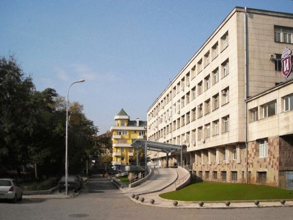 Демонстрират ендопротезиране на колянна става с компютърна навигация