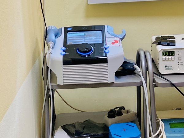 Пироговската физиотерапия с ултрамодерен апарат, който работи сам