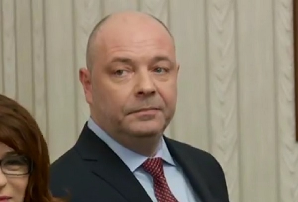 Президентът Румен Радев връчи първия проучвателен мандат за съставяне на