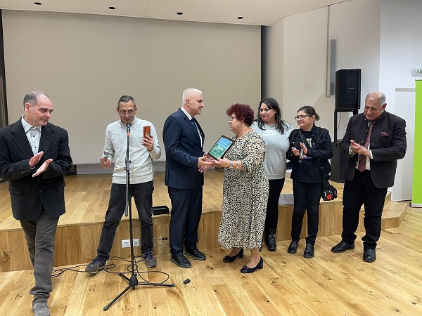 Инициативна група за Ромска култура връчи наградата РОМАНИПЕ на проф