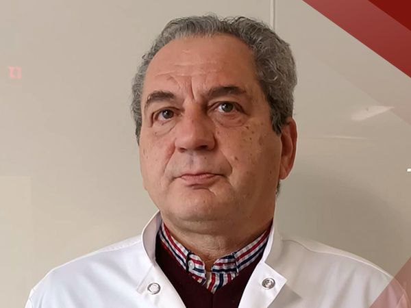 Д р Славчев е възпитаник на МУ Пловдив където завършва медицина през