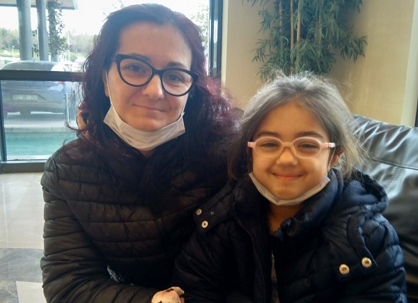 Седемгодишната Сияна от Варна се нуждае от спешна бъбречна трансплантация