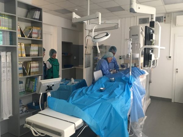 Лекари от болницата в Смолян спасиха живота на мъж изпаднал