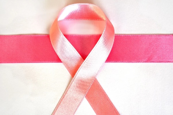 Жените трябва да започнат да се изследват с мамография още
