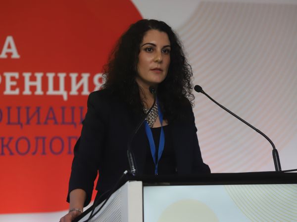 Д р Мила Петрова завършва медицина в София през 2008 г