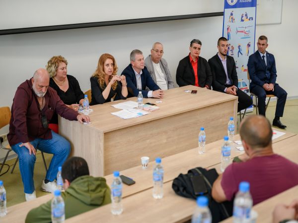 Въпреки недостига на кадри в сектора, не назначават парамедици в Спешна помощ