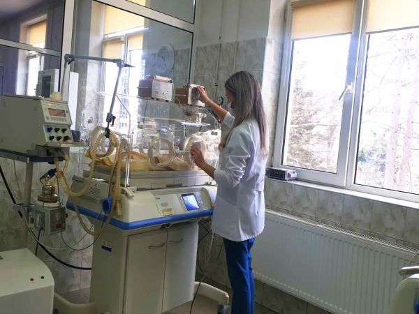 От нов респиратор за недоносените бебета в Кърджали се нуждае