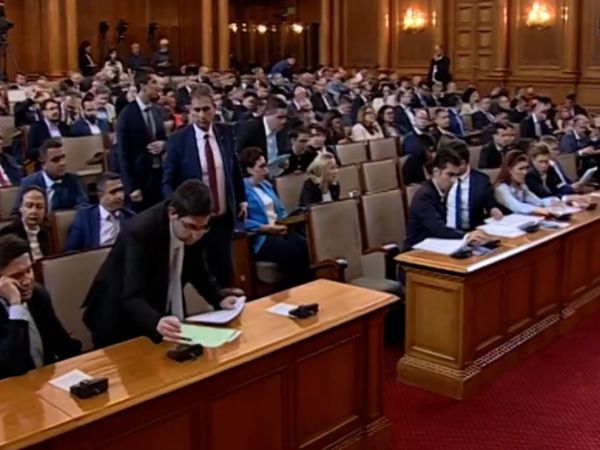 Окончателно на второ четене Народното събрание прие удължаването на бюджетите