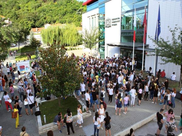 Започват кандидатстудентските изпити за прием в Медицински университет – Пловдив.