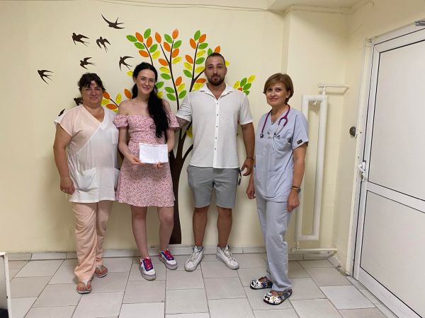 Младото семейство Радина и Стефан Събеви отказаха цветя на сватбата