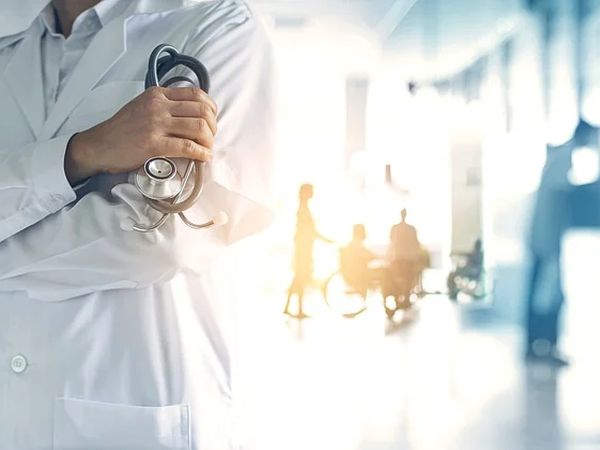 Промени в кадровата политика за осигуряване на повече медицински специалисти