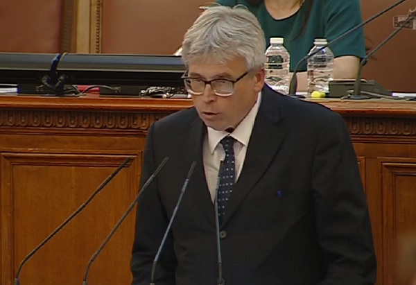 Зам.-министър на финансите подписа договора със Станимир Михайлов за управител на НЗОК