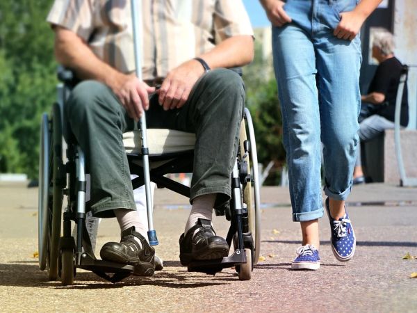 5562 са заявленията за помощни средства за хора с увреждания,