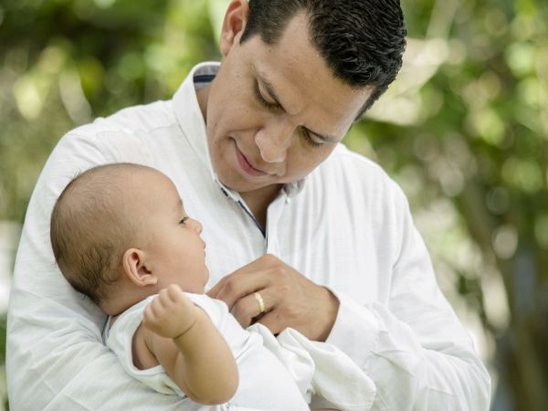 Бащите също могат да развият следродилна депресия но техните емоционални