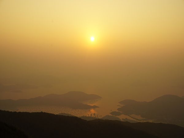 Димът от обширните горски пожари в Канада който се насочи