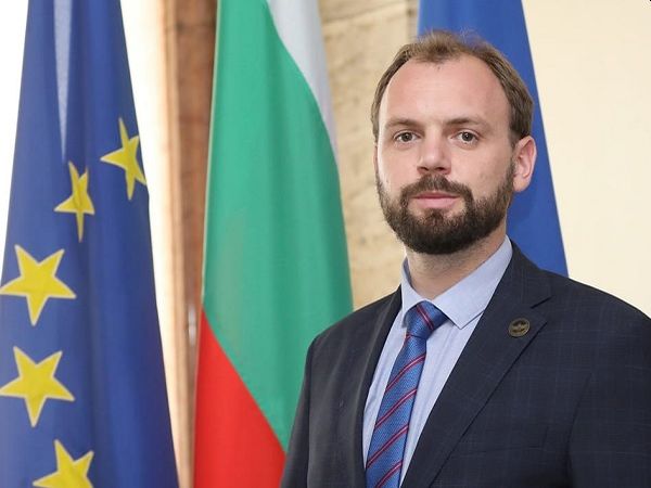 Мустафа Емин подава оставка като съветник на министъра на отбраната