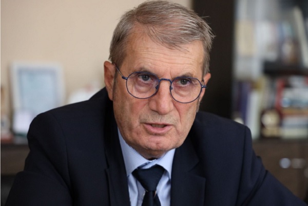 Проф. Хинков: Оставката на Емин е израз на почтеност