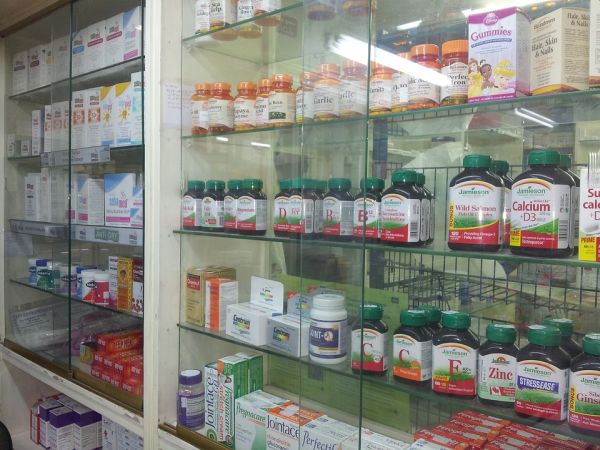 Идеята за денонощни държавни аптеки си проправи път сред депутатите от Здравната комисия