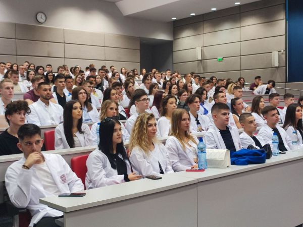 Казват че човек не избира сам лекарската професия а тя