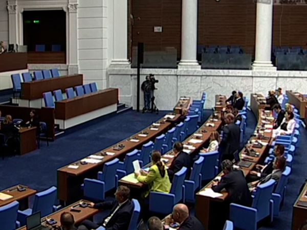 Народното събрание одобри на второ четене предложенията на доц. Васил