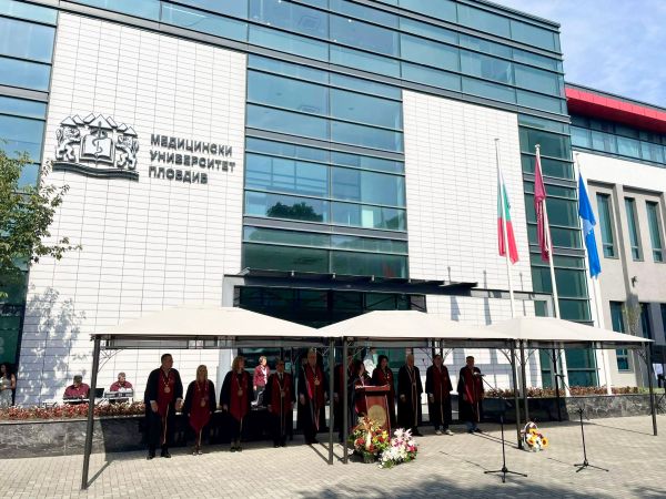 820 първокурсници в Медицински университет – Пловдив положиха за първи