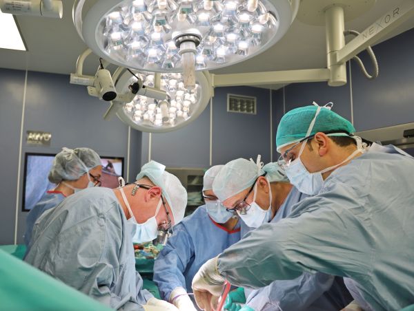 Снимка: Във ВМА направиха седмата чернодробна трансплантация за годината