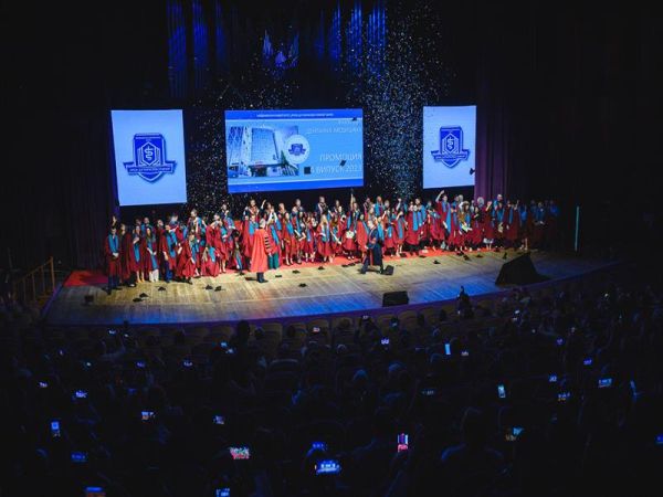 На тържествена церемония се дипломира 13 тия випуск на Факултета по