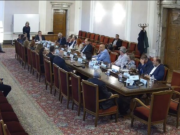 Здравната комисия няма да даде становище на КС за противоконституционноста на лимитите