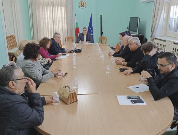 Всички от които зависи създаването на Кръвния център в Бургас