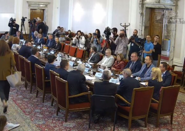 Здравната комисия изслушва министър Хинков за раковия регистър