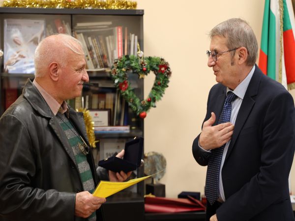 Фелдшерът Радко Радев който изроди бебе в линейка на път