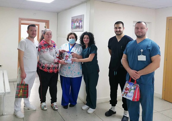 Медицинските екипи и пациентите на Университетска болница Канев получиха коледни