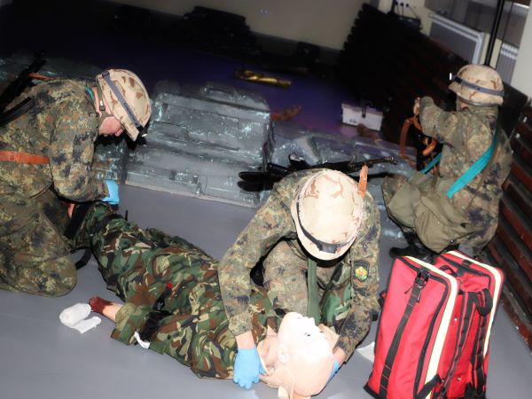 Двойно повече военни парамедици обучава ВМА тази година
