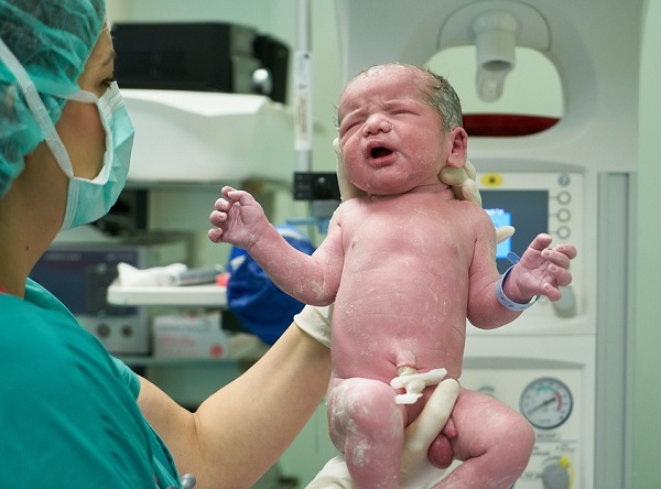 БАПЗГ: Липсата на акушерки ще доведе до закриването на все повече родилни отделения