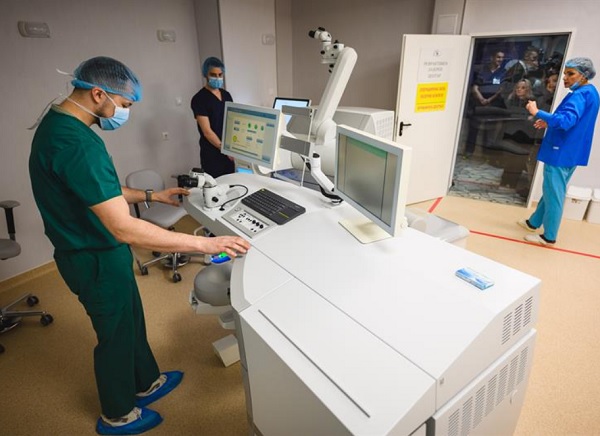 Откриха Университетски очен лазерен център за роговична хирургия във Варна