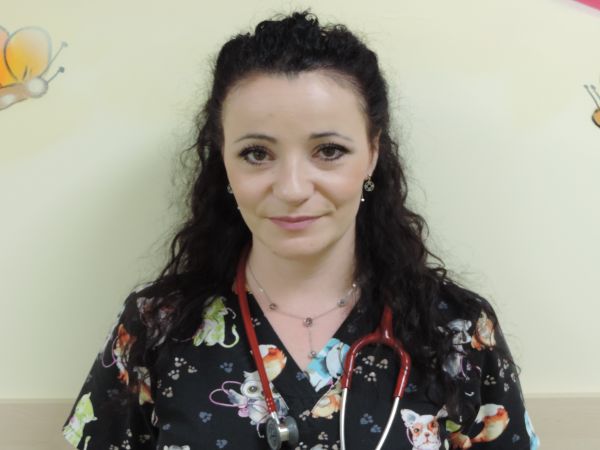 Д р Надежда Римпова завършва Медицинския университет в София през 2012
