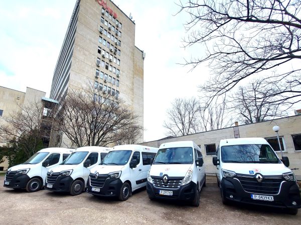 УМБАЛ „Канев“ купи нови микробуси за пациентите си на хемодиализа