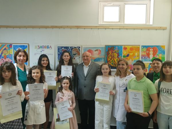 Изложба на детски рисунки на здравна тема откриха в МБАЛ „Д-р Атанас Дафовски“ - Кърджали